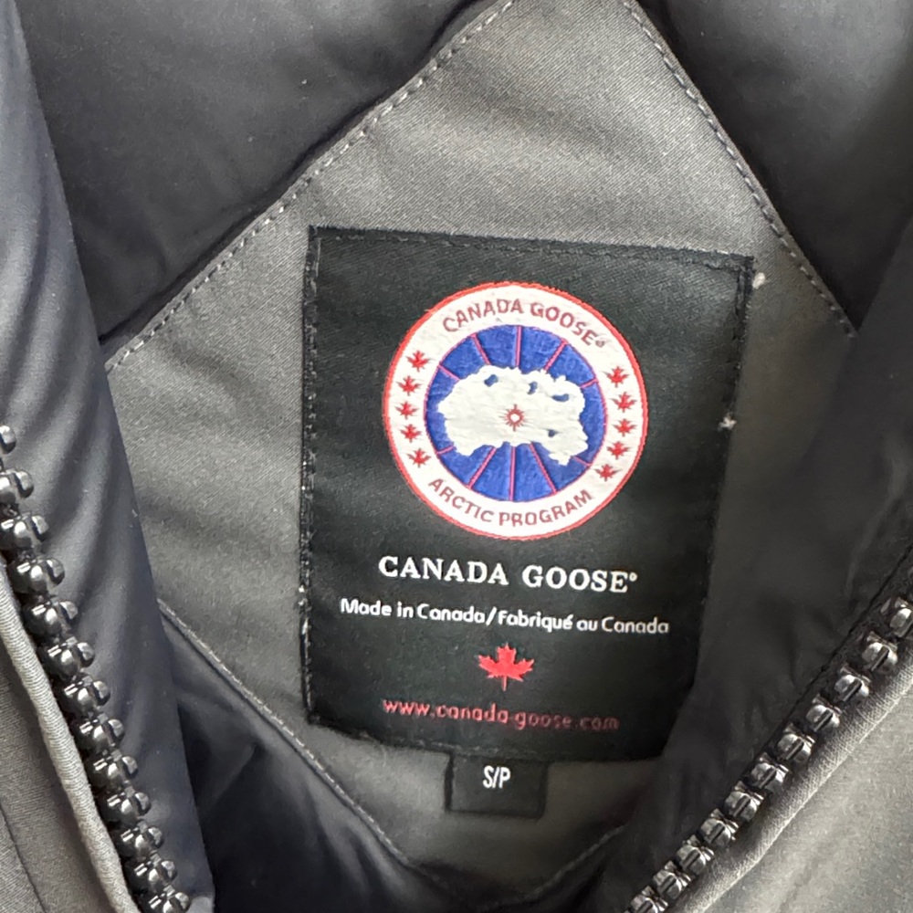 Canada Goose Women's Gray Parka with Fur Trim. Authentic Size S - Picture 12 of 15